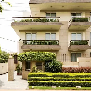 Bed & Breakfast Perch Service Apartment- Sector 40