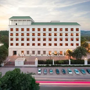 Hotel Dlf Club 3